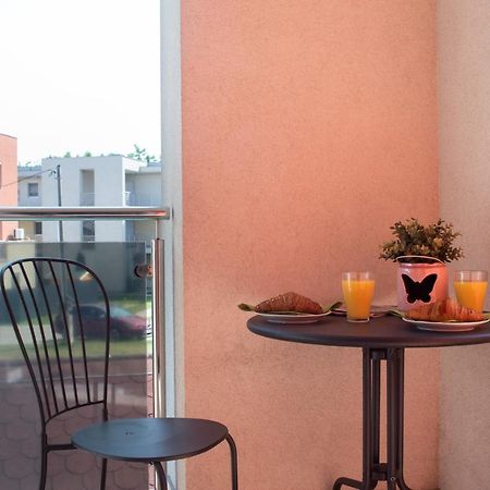 וסס Sunny Home Near Bud With 2Br, Ac And Free Parking מראה חיצוני תמונה