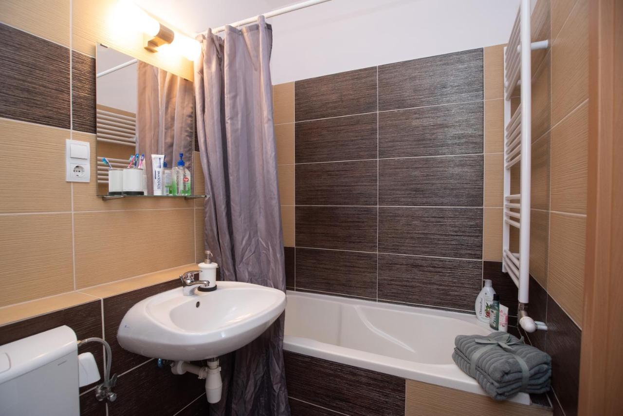 וסס Sunny Home Near Bud With 2Br, Ac And Free Parking מראה חיצוני תמונה