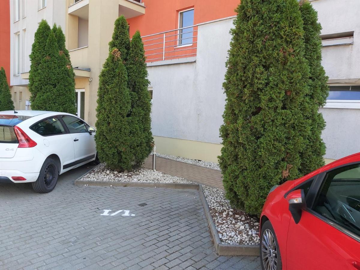 וסס Sunny Home Near Bud With 2Br, Ac And Free Parking מראה חיצוני תמונה